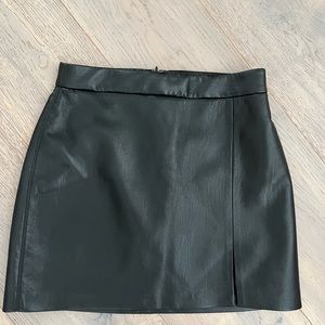 Aritzia-Wilfred Vegan Leather skirt